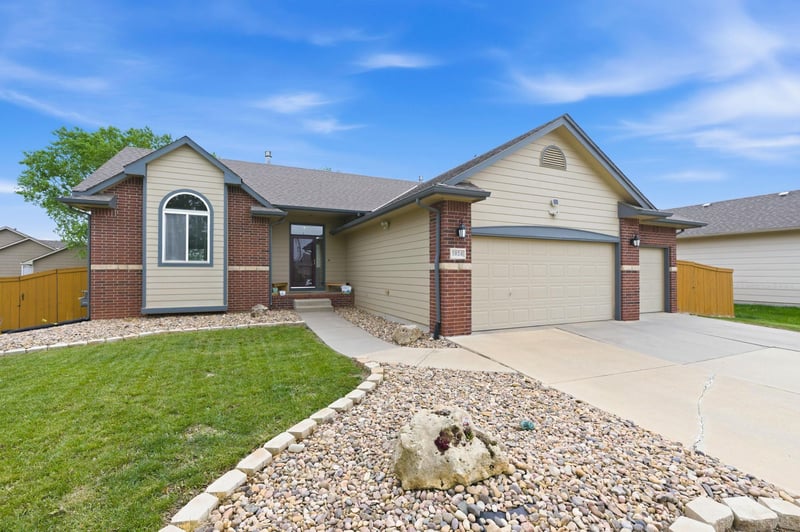 1024 N Crest St, Wichita, KS 67206