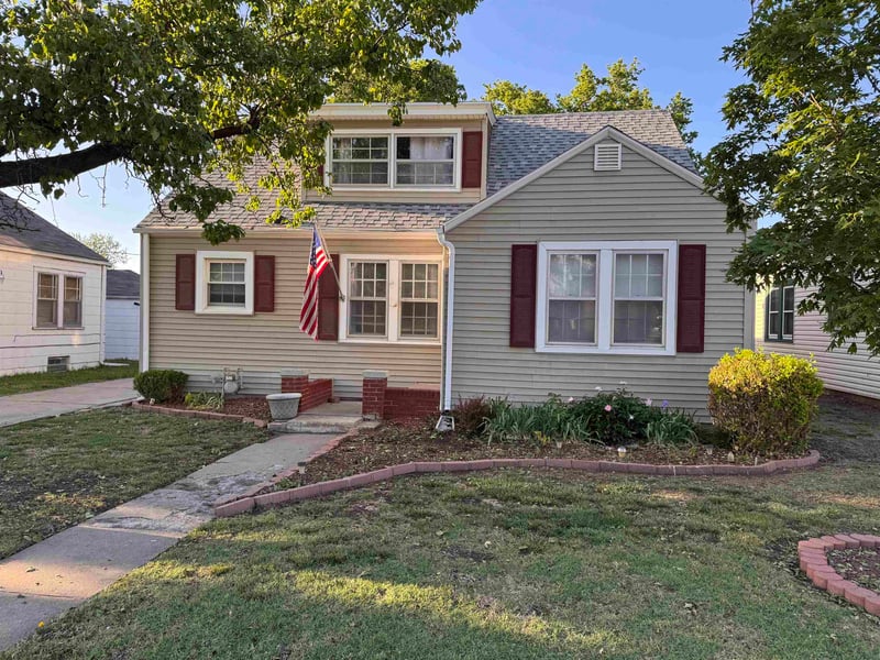 624 Crawford St, Salina, KS 67401