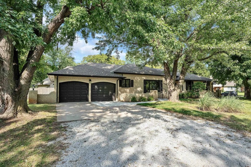 3249 Hood Ct, Wichita, KS 67204