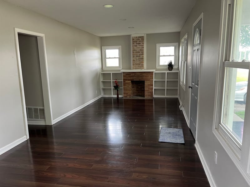 128 S Cedar Ave, Valley Center, KS 67147