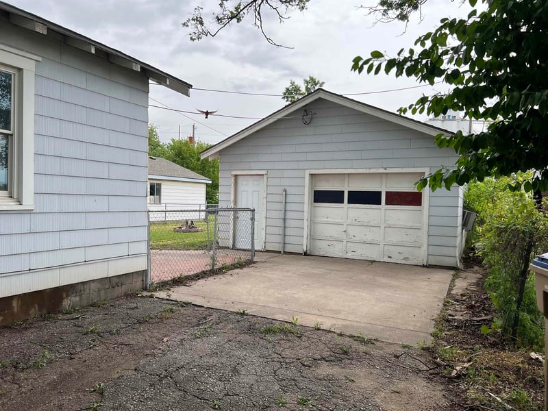 128 S Cedar Ave, Valley Center, KS 67147