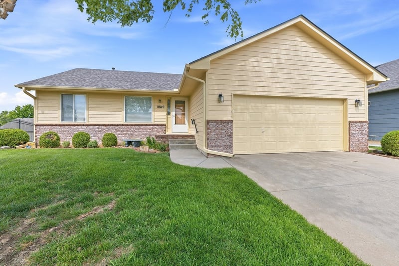 8849 N Hidden Ln, Park City, KS 67147