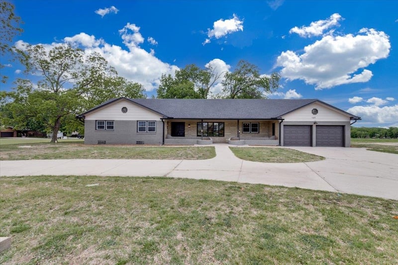 1611 Rock Rd, Mulvane, KS 67110