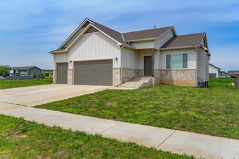 5304 W 46th St S, Wichita, KS 67215-5201