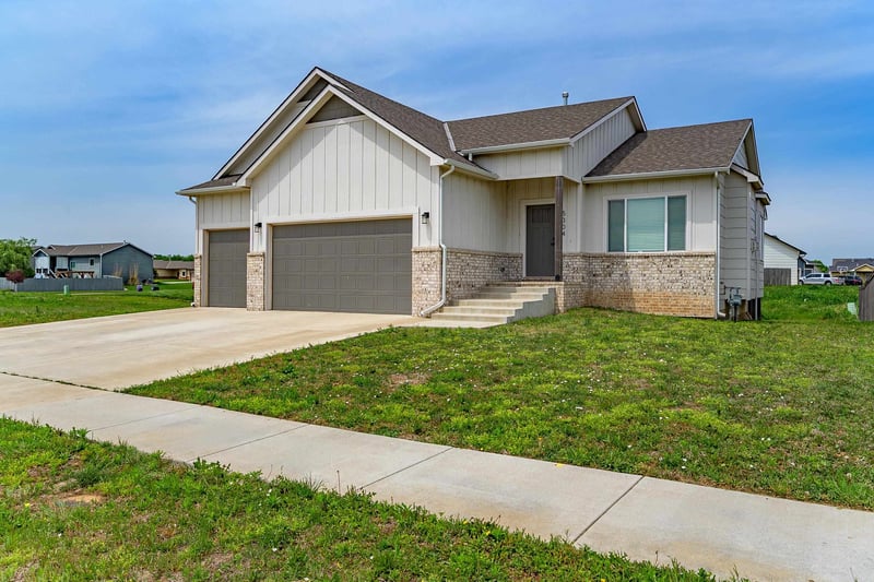 5304 46th St S, Wichita, KS 67215-5201