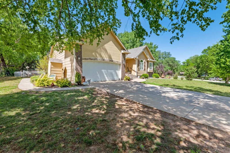 5 Lake Dr, Mulvane, KS 67110