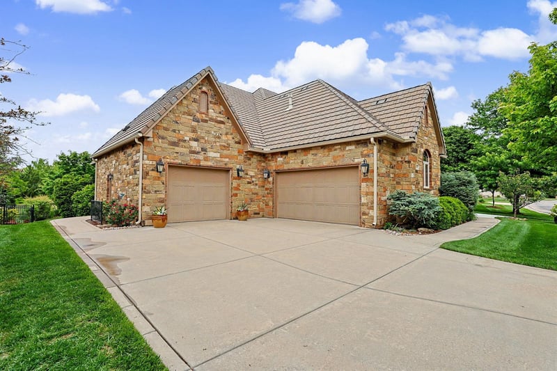226 Prairie Point Ct, Andover, KS 67002
