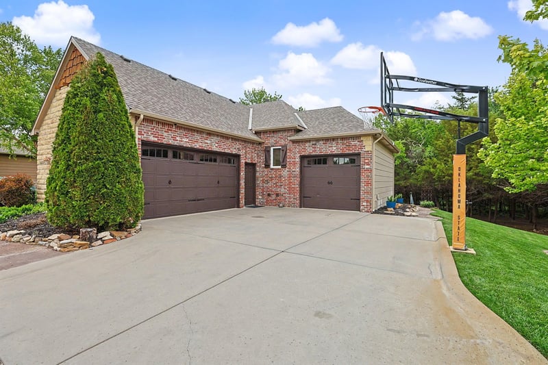 12630 Zimmerly Ct, Wichita, KS 67207