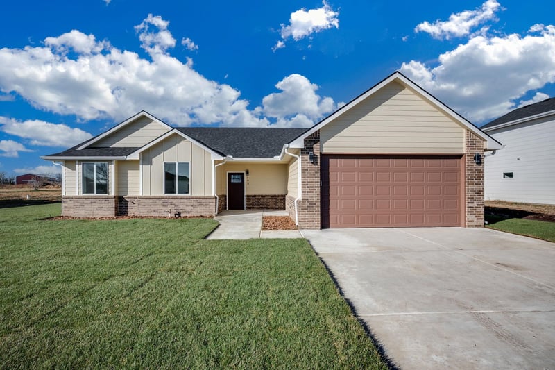 193 Sycamore Dr, Valley Center, KS 67147