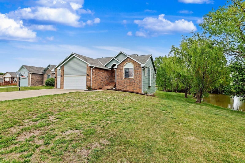 630 S Stoneridge St, Valley Center, KS 67147