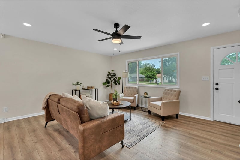 995 Country Acres Ave, Wichita, KS 67212