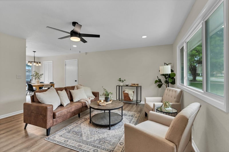 995 Country Acres Ave, Wichita, KS 67212