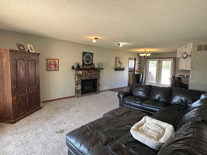 2 Crown Cir, Anthony, KS 67003
