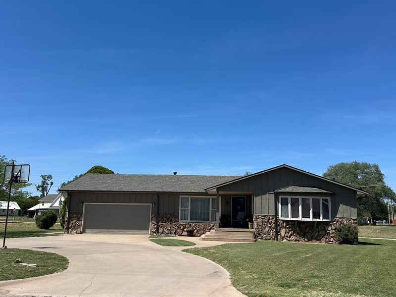 2 Crown Cir, Anthony, KS 67003