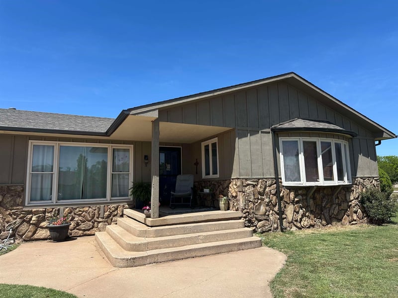 2 Crown Cir, Anthony, KS 67003