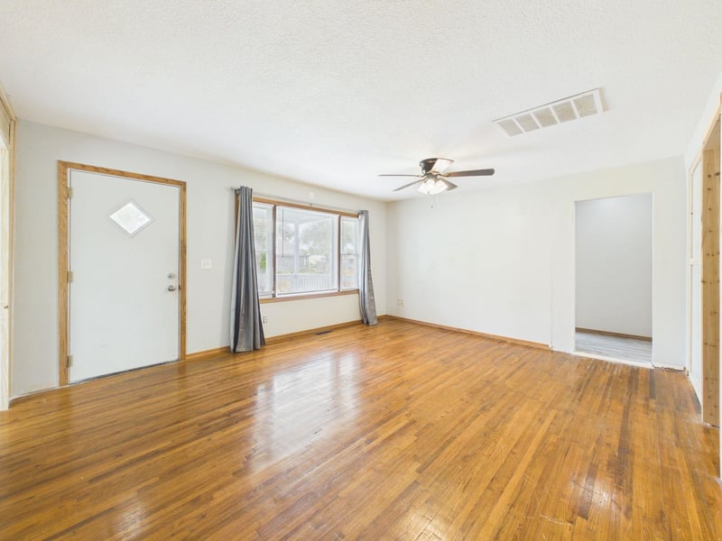 1642 Sedgwick St, Wichita, KS 67213