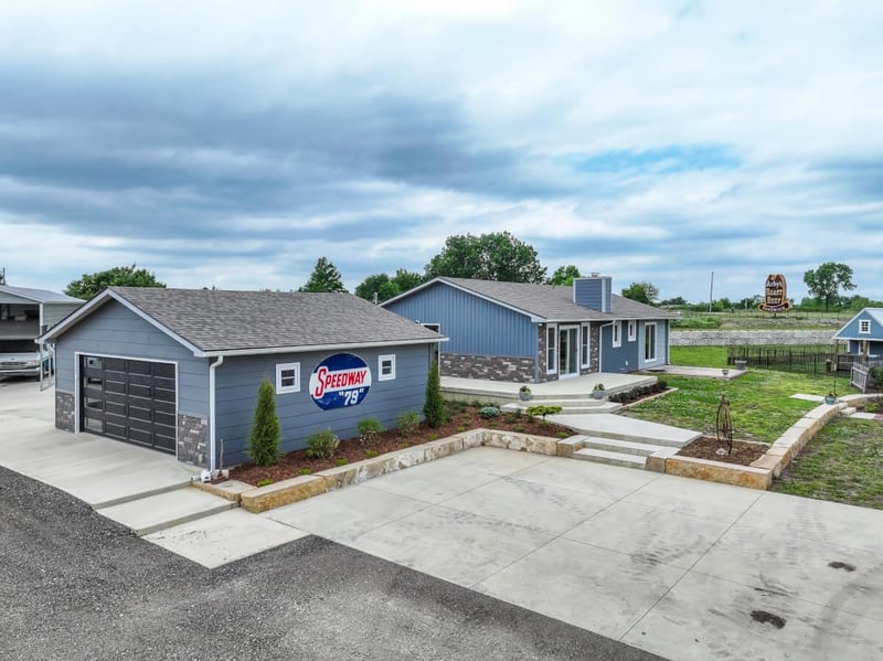 9657 Hopkins Switch Rd, Augusta, KS 67010