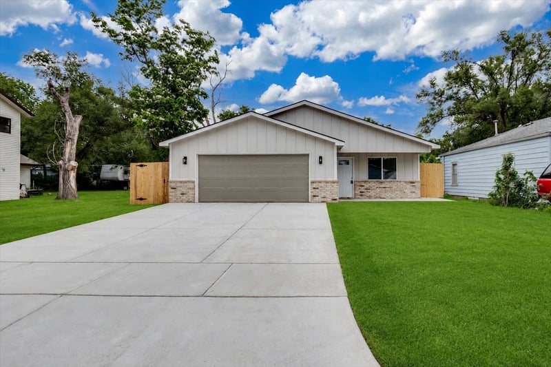 1932 S Mosley, Wichita, KS 67211