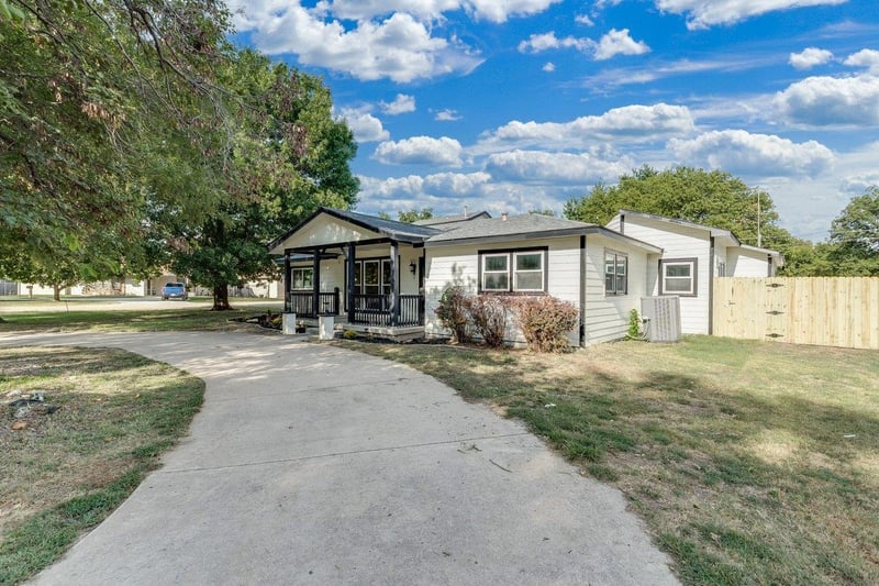 4600 S Laura St, Wichita, KS 67216