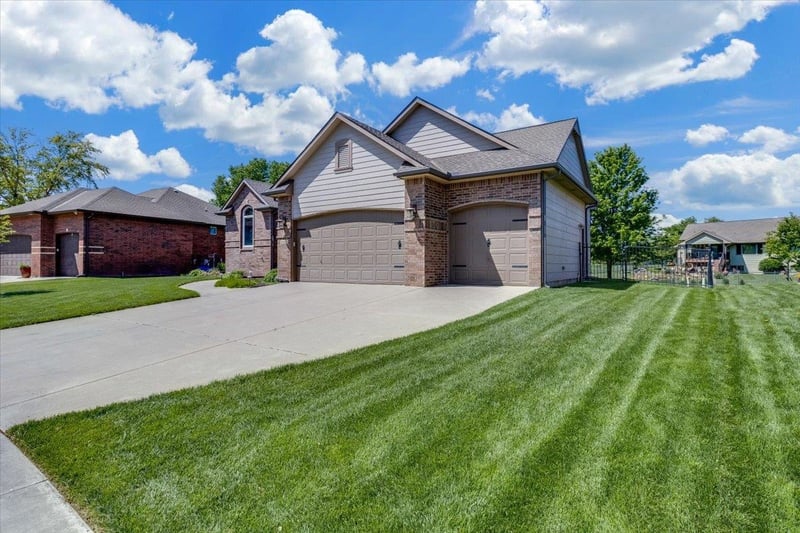 10022 W Westlakes Ct, Wichita, KS 67205-5233