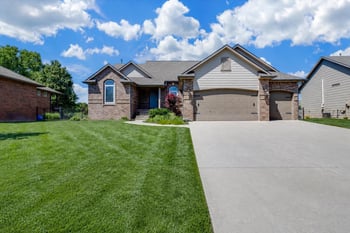 10022 W Westlakes Ct, Wichita, KS 67205-5233