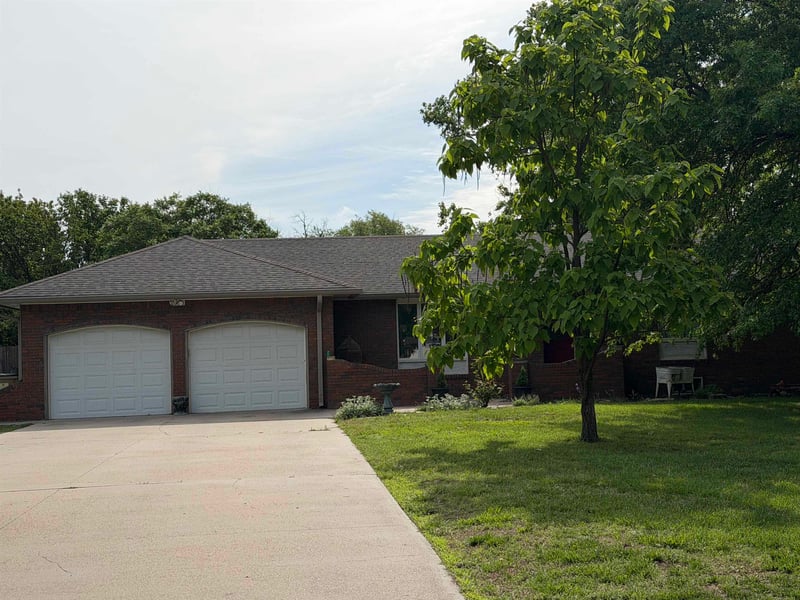 4966 N Hillcrest, Bel Aire, KS 67220