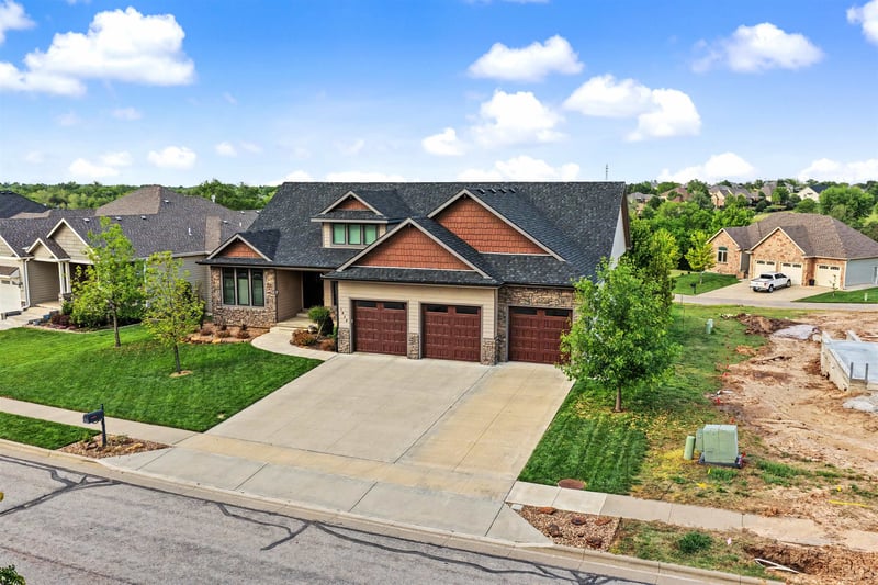 1825 Overlook Dr, Salina, KS 67401