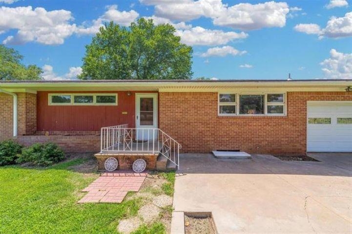606 Kansas Ave, Anthony, KS 67003