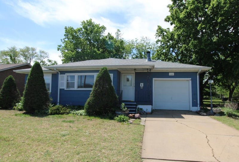 644 Mcadams Rd, Salina, KS 67401