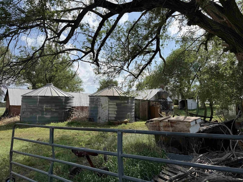1024 Cherokee Rd, Clay Center, KS 67432