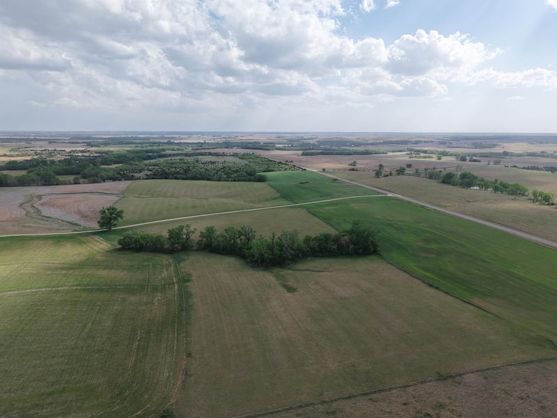 1024 Cherokee Rd, Clay Center, KS 67432