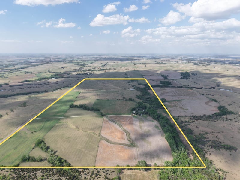 1024 Cherokee Rd, Clay Center, KS 67432