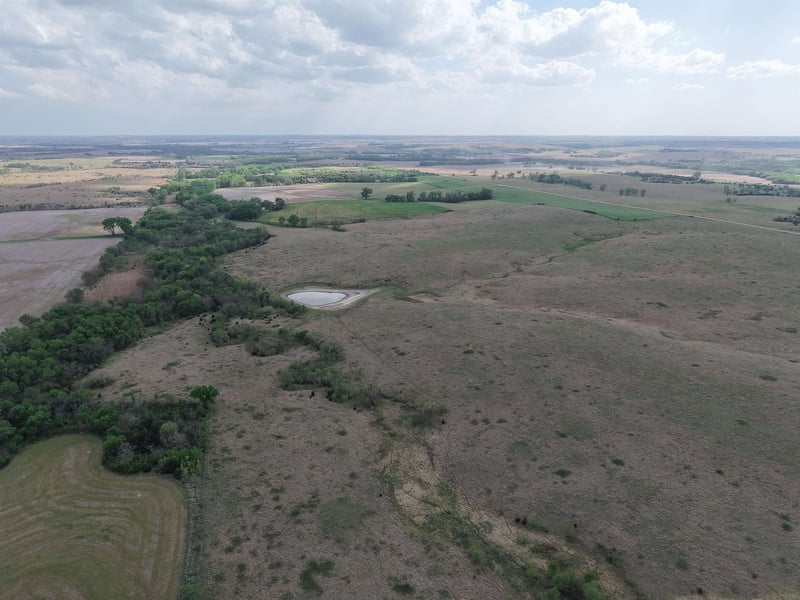1024 Cherokee Rd, Clay Center, KS 67432