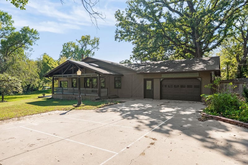 12707 Chisholm Trl, Andover, KS 67002