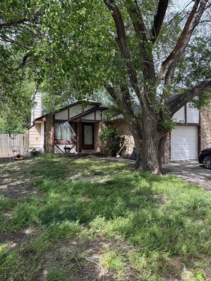1433 S Todd Place Ct, Wichita, KS 67207