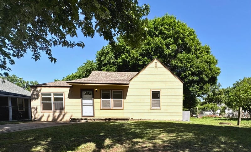 1316 9 Th , Arkansas City, KS 67005