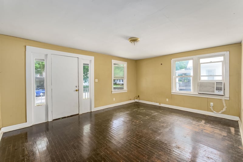 914 High St, Newton, KS 67114