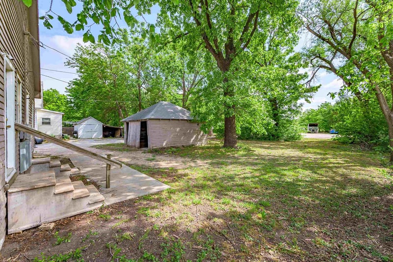914 High St, Newton, KS 67114