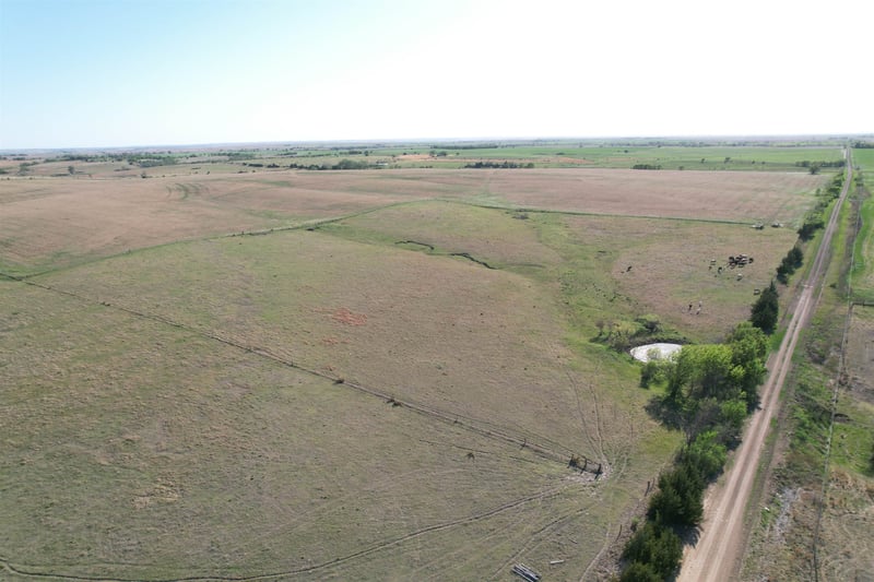 3942 V Rd, Beloit, KS 67420