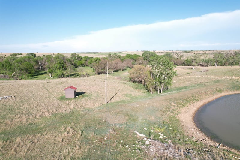 3942 V Rd, Beloit, KS 67420