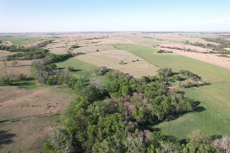 3942 V Rd, Beloit, KS 67420