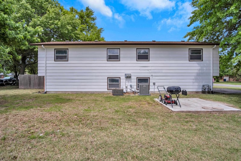 701-703 17th St, Newton, KS 67114