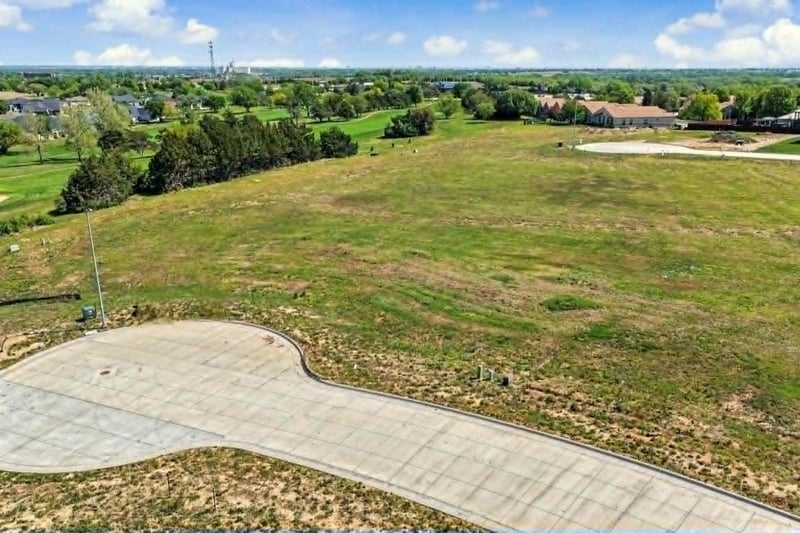 B2 L6 Cedar Point Ct, Salina, KS 67401
