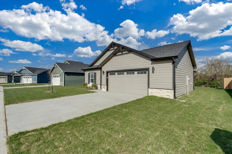 1779 Redbud Ln, Goddard, KS 67052