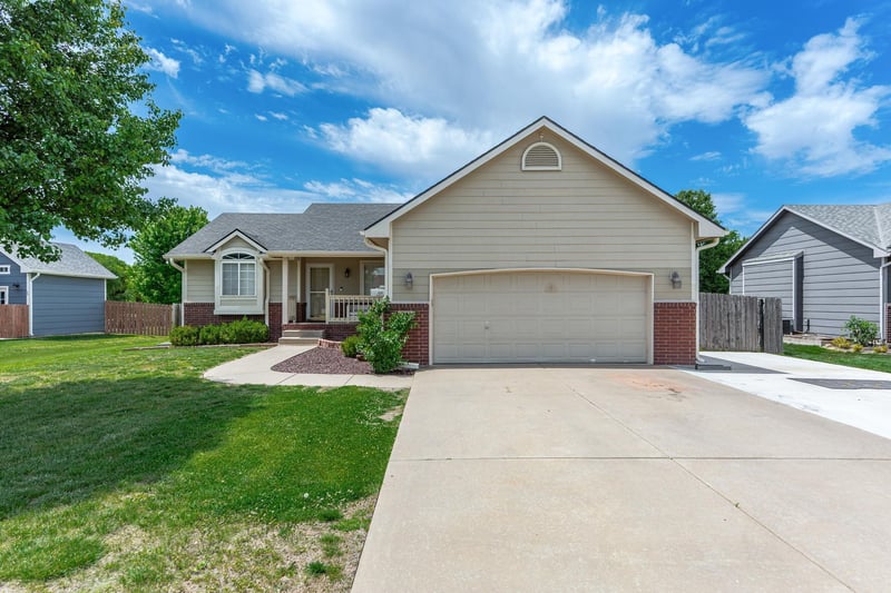 611 Austin Ln, Sedgwick, KS 67135