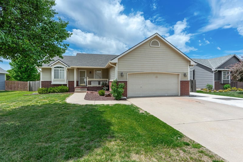 611 Austin Ln, Sedgwick, KS 67135