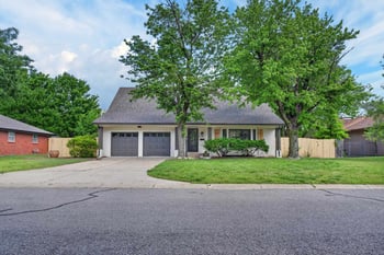 116 N Burr Oak Rd, Wichita, KS 67206