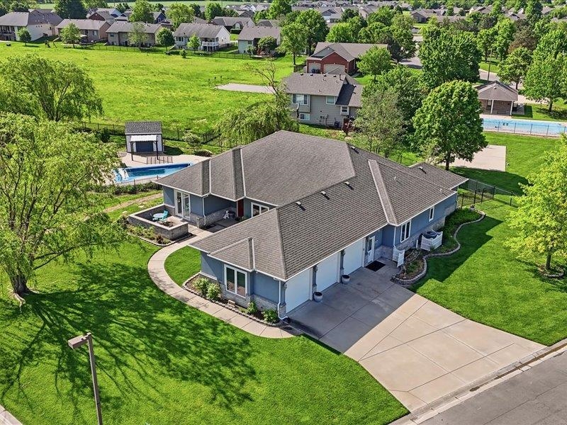 601 Stone Lake Cir, Augusta, KS 67010