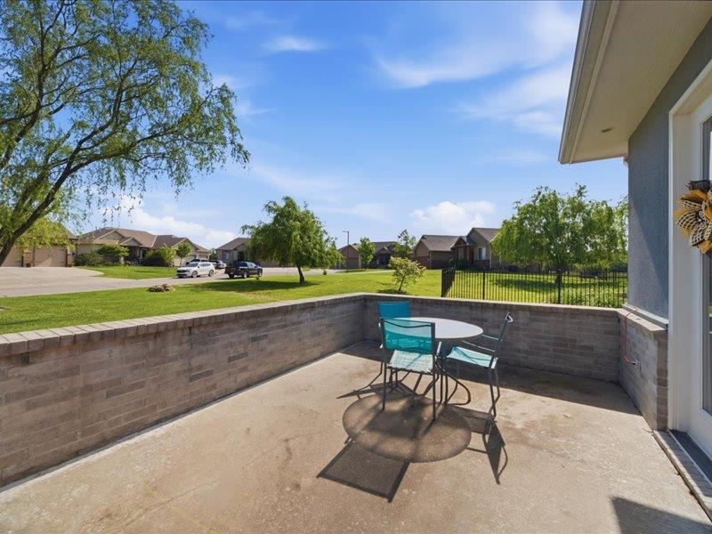 601 Stone Lake Cir, Augusta, KS 67010