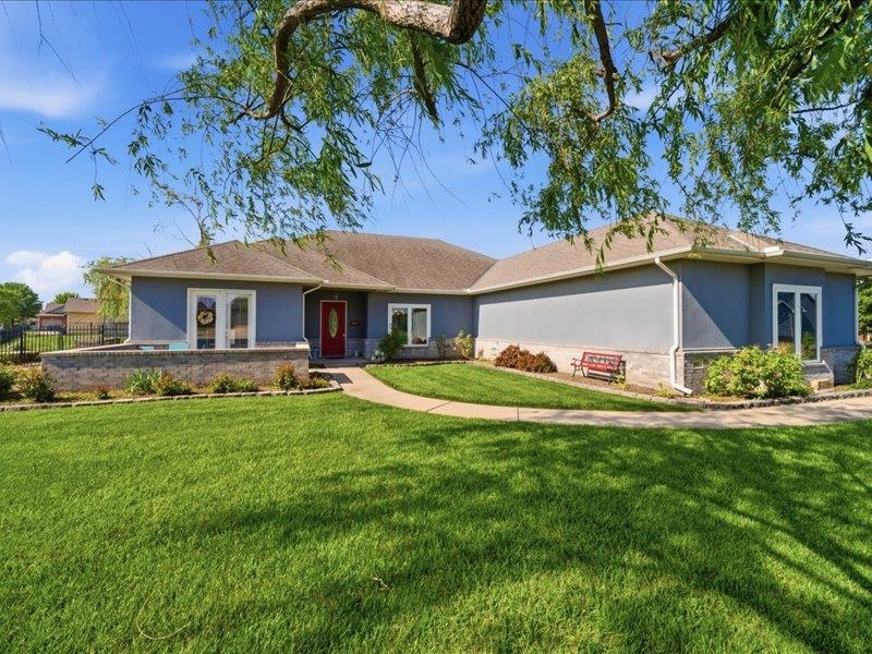 601 Stone Lake Cir, Augusta, KS 67010
